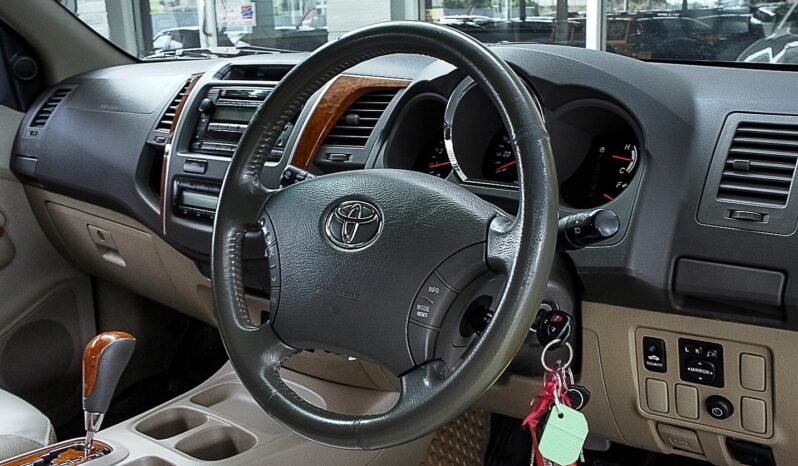 
								TOYOTA FORTUNER 3.0 V 2WD /AT 2011 full									