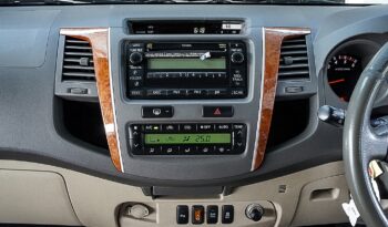 
									TOYOTA FORTUNER 3.0 V 2WD /AT 2011 full								
