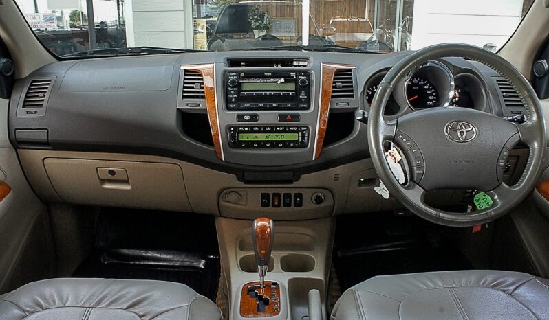
								TOYOTA FORTUNER 3.0 V 2WD /AT 2011 full									