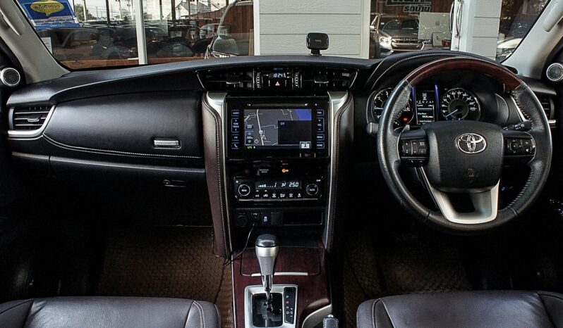 
								TOYOTA FORTUNER 2.4 V 2WD /AT 2016 full									