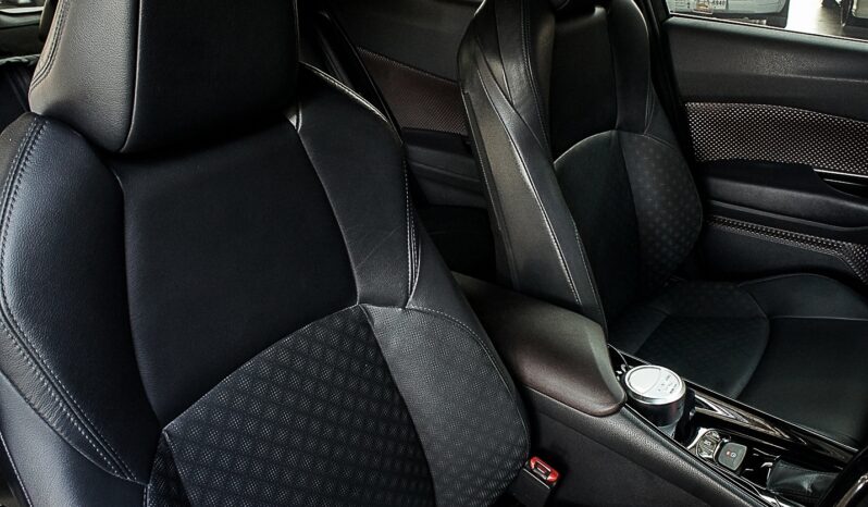 
								TOYOTA C-HR 1.8 HYBRID HIGH /AT 2019 full									