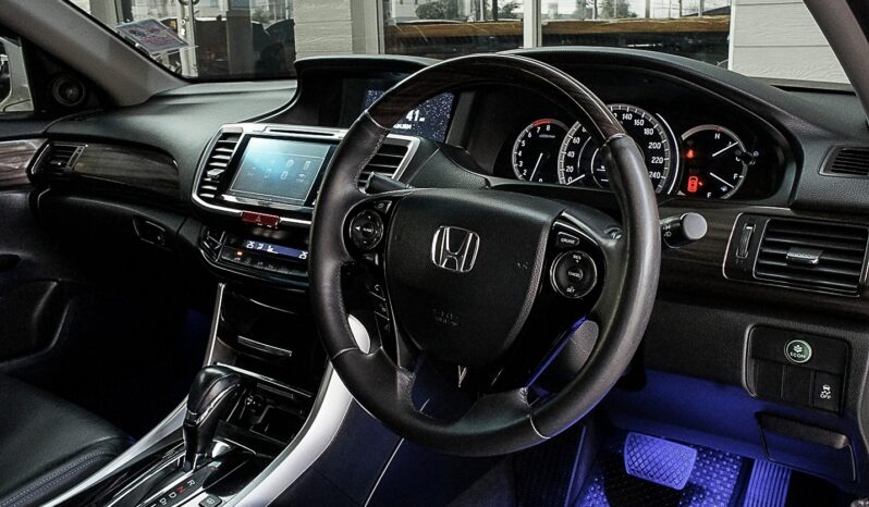 
								HONDA ACCORD 2.0 E /AT 2017 full									