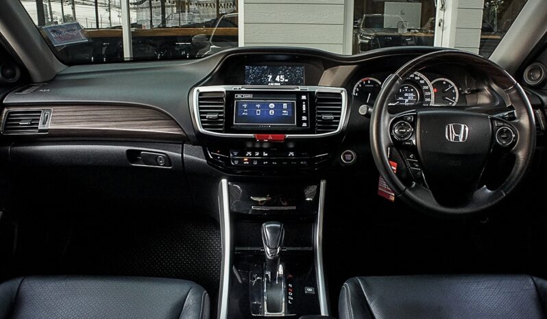 
								HONDA ACCORD 2.0 E /AT 2017 full									